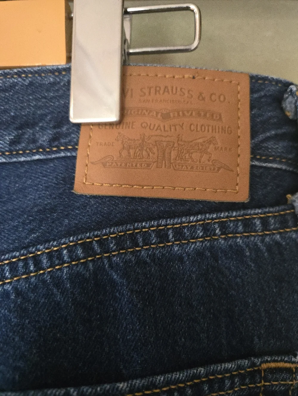 VINTAGE! Levi's | High-Waist Wide Leg 'High Loose' Blue Jeans for Women, Size 29 - Picture 6 of 11